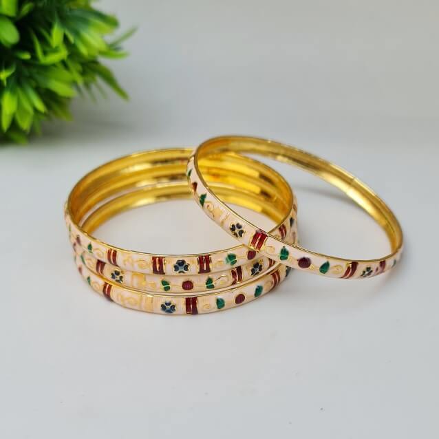 Stylish Creme Brass Bangles